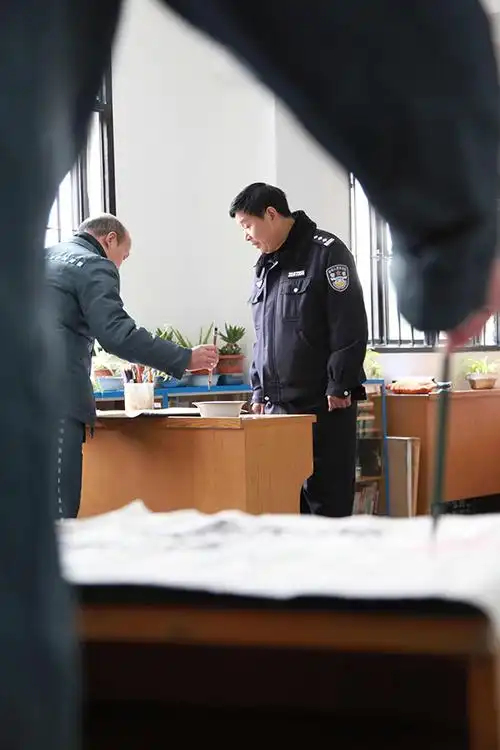 在上海唯一关押成年男性艾滋病罪犯的监狱有一项传统