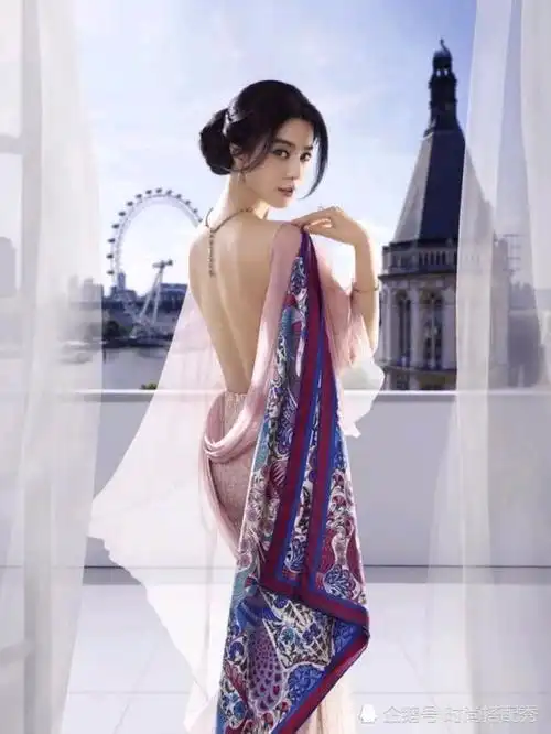 范冰冰出席活动大露美背,风情万种,瞬间艳压全场,网友:只有我|李晨|美