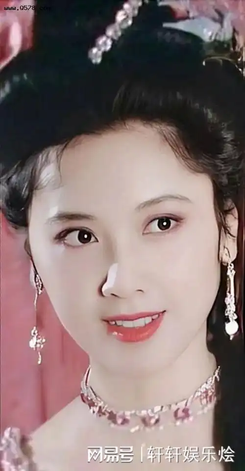 女儿国国王朱琳67岁依旧优雅如初