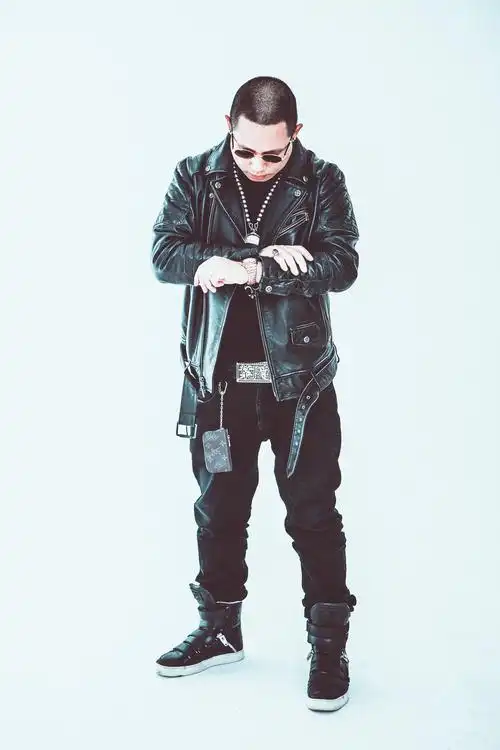 p>mc肆(c-sir),第一批签约唱片公司的中文说唱艺人, a target="