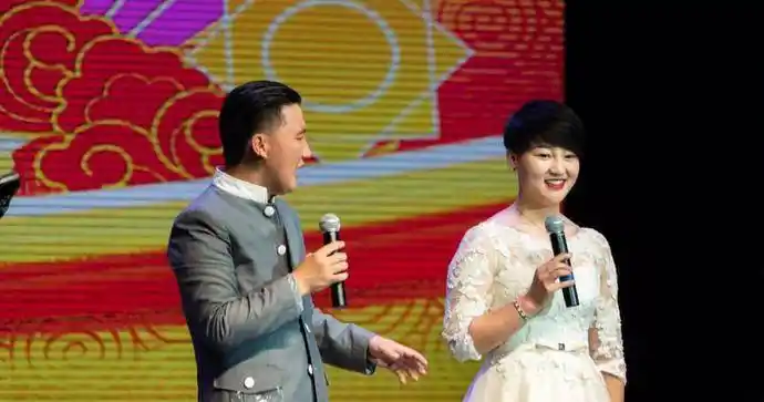 的老婆胖丫,胖丫原名叫赵丹,跟老公杨树林一样也是一名二人转演员,是