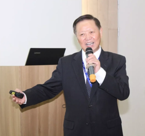 常熟市辛庄镇劳模代表一行莅临隆力奇参观调研