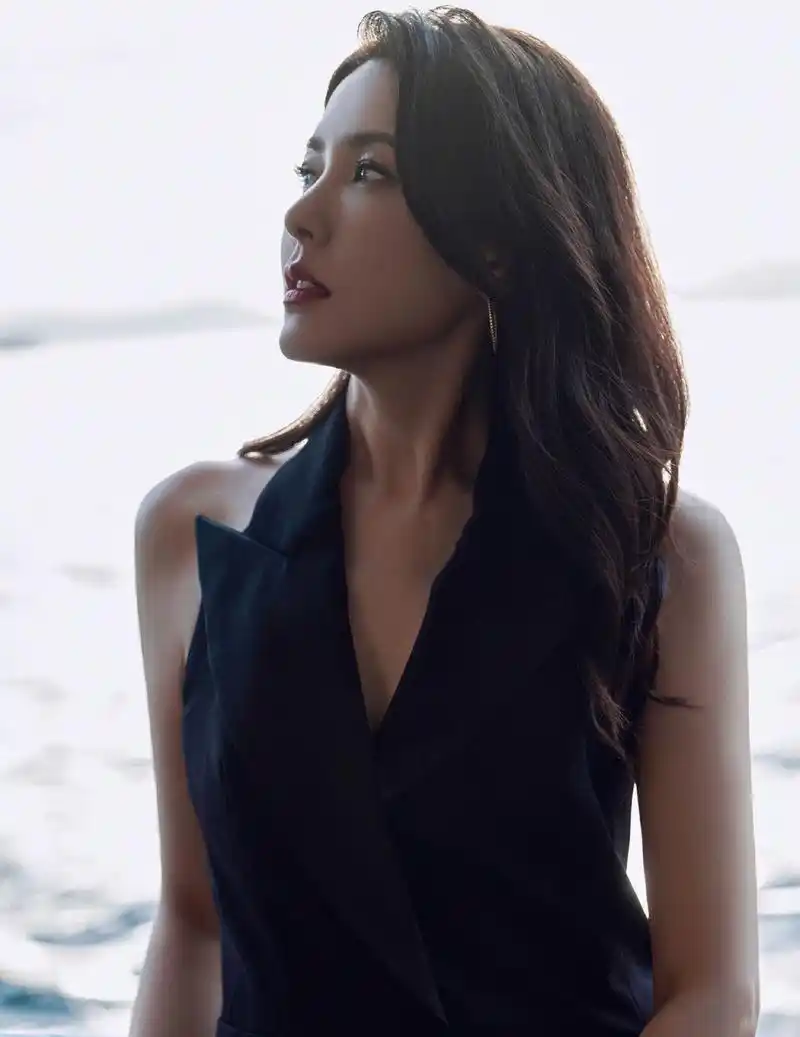 曾黎黑色连衣裙港风优雅时尚写真