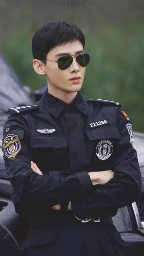 邢克垒老婆进:原来很多特警动作戏都是白敬亭亲自完成的