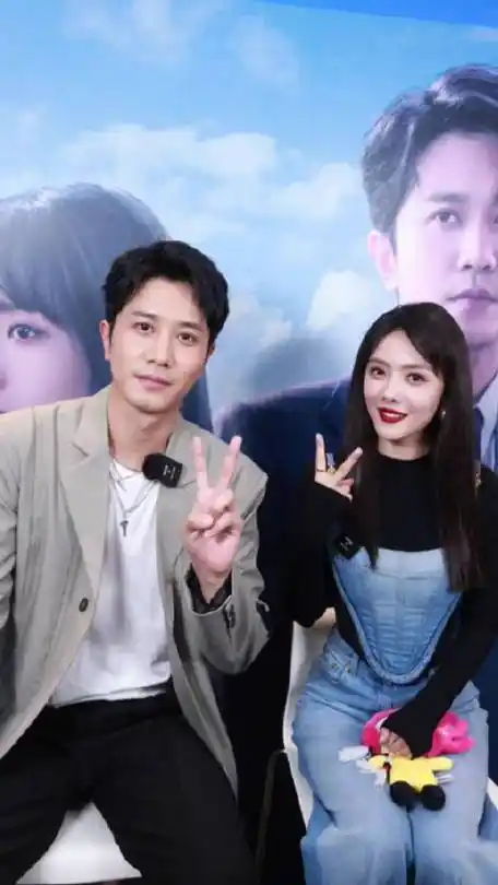 彭冠英和蔡文静两人真的好配,对着镜头合照在线发糖,cp感简直拉满了