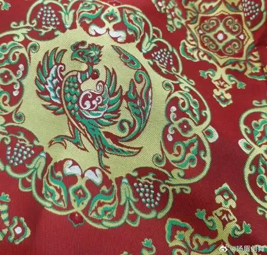 【大唐盛装】唐代丝绸服饰花团锦簇,我们为《春晚》年锦@刘诗诗选择了