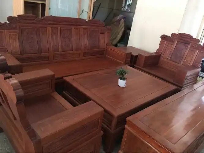 五件套檀香木沙发38500元,一套重量差不多一吨