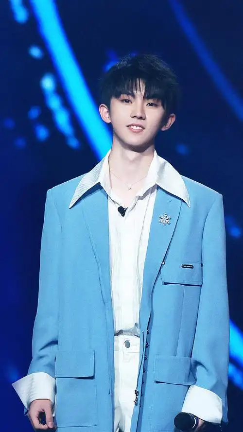 马嘉祺我们的歌蓝色西装剧照