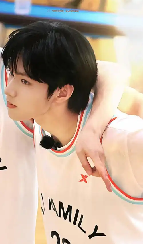 王鹤棣黄明昊王安宇刘耀文看秀后约球##说给刘耀文的晚安心语