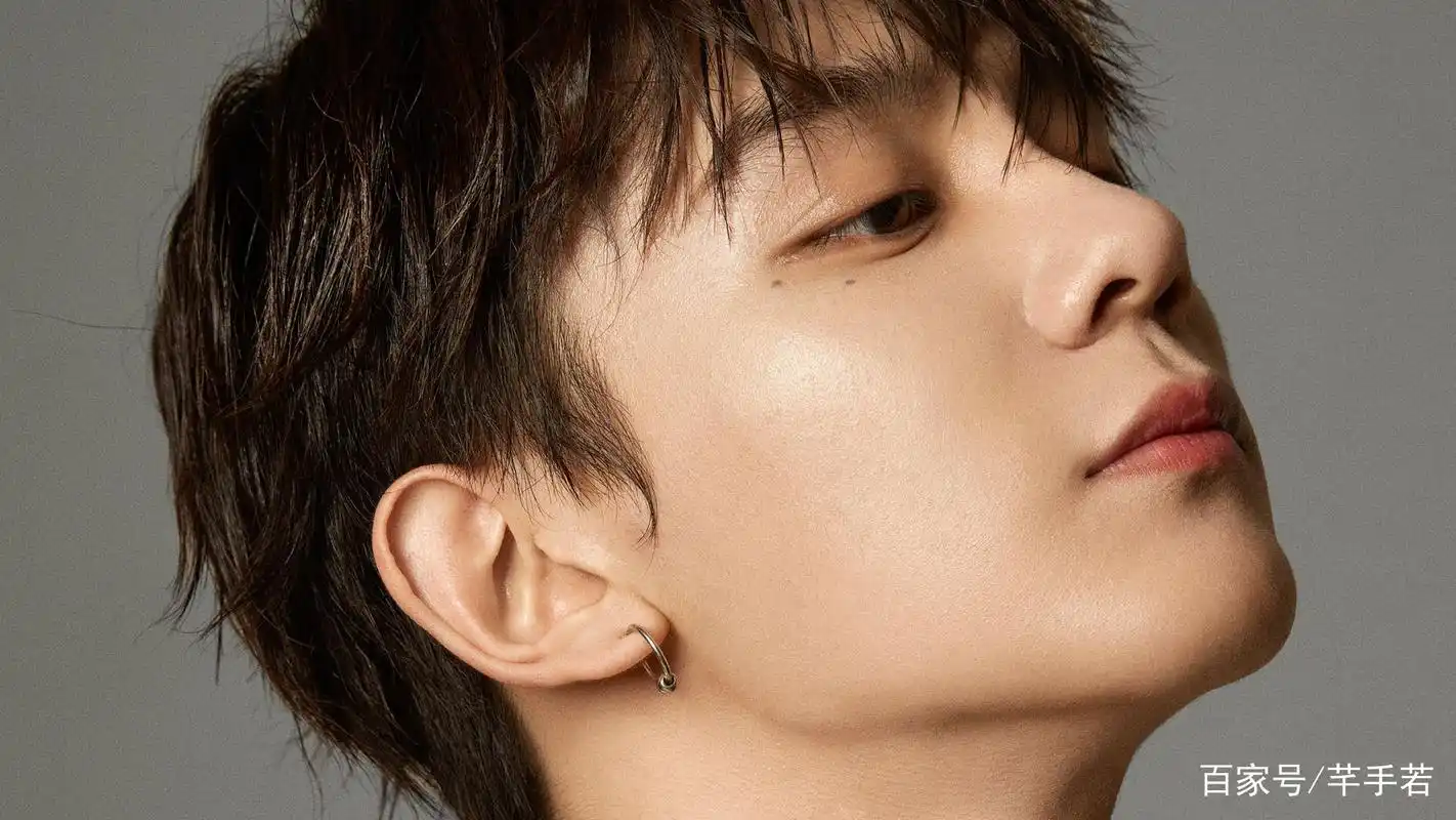 r1se任豪承认劈腿,夏之光被拍到谈恋爱,哇唧唧哇发文推迟签售会