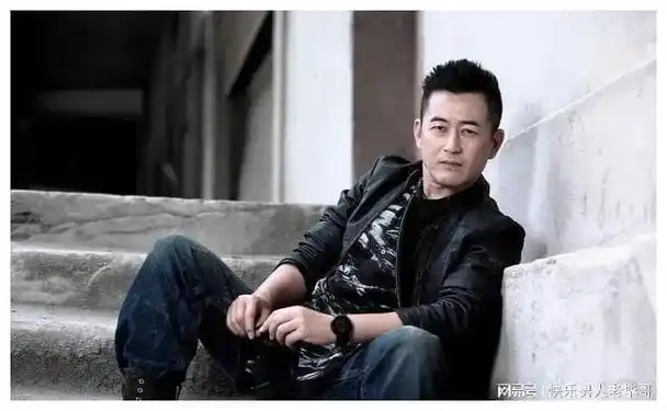 王志飞出轨张歆艺闪婚张定涵现在58岁的他仍然迷人