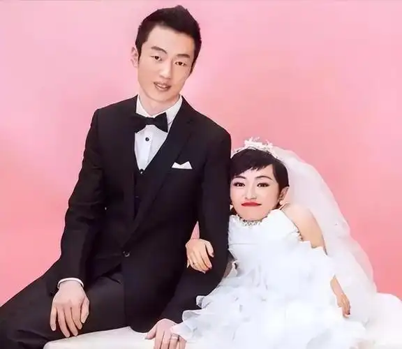 人,但她凭自己的努力如今身价千万,两任老公都是一米八的健全帅小伙