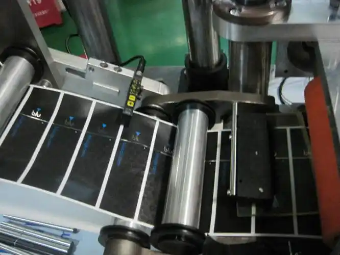 特价处理 电子烟贴纸机 全自动 一次性电子烟贴标机 自动贴纸机