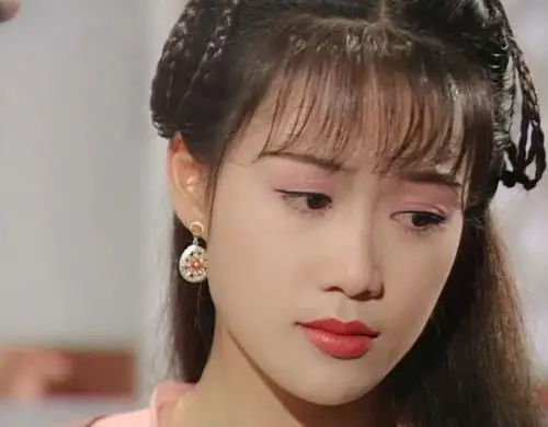 曾艳压李嘉欣,如今沦落到酒吧卖唱?