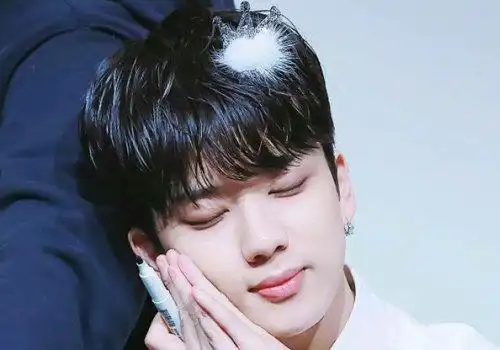 16岁的男孩子会在意发型怎么梳吗初中男生发型图片大全剪出青春感