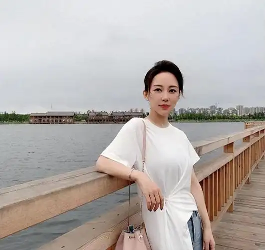 丁俊晖妻子身份曝光身材火辣年入上亿怪不得没和潘晓婷好上