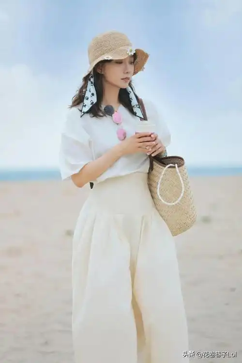 王珞丹衣品真的很不错,简约高级感,生活中真的是清醒而独立的女人