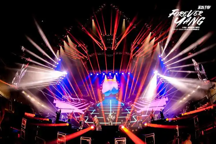 杨坤大连演唱会超燃全顶级舞美灯光炫翻众人
