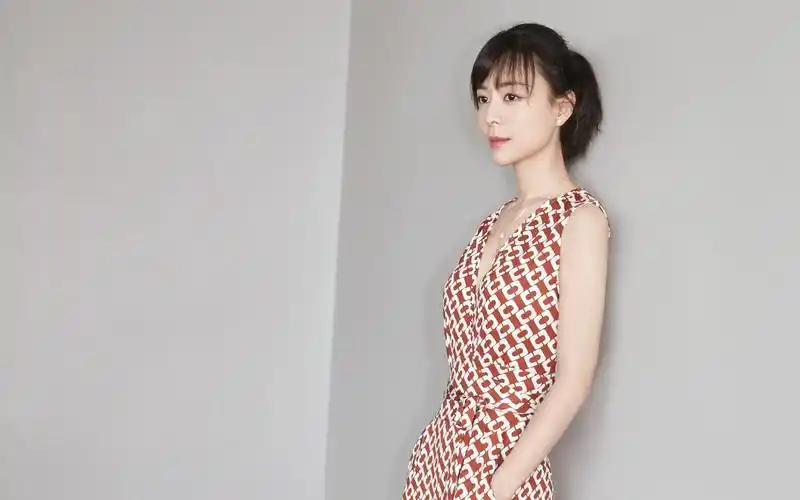 张静初优雅性感图片桌面壁纸