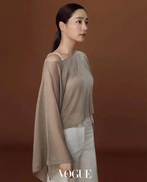 李秉宪老婆李珉廷voguekoreaapril