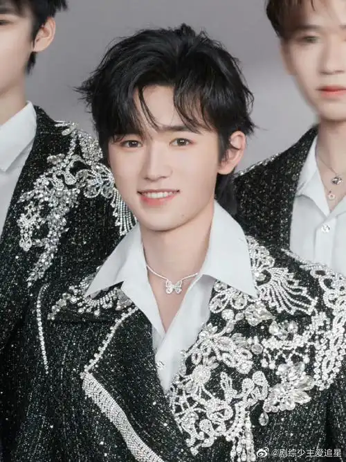 宋亚轩蝴蝶项链##宋亚轩爱心海报