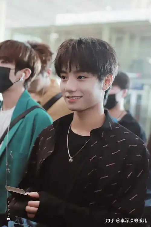 如何评价青春有你李振宁的颜值