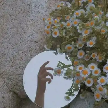 高清清新干净有意境的真人镜子头像女生