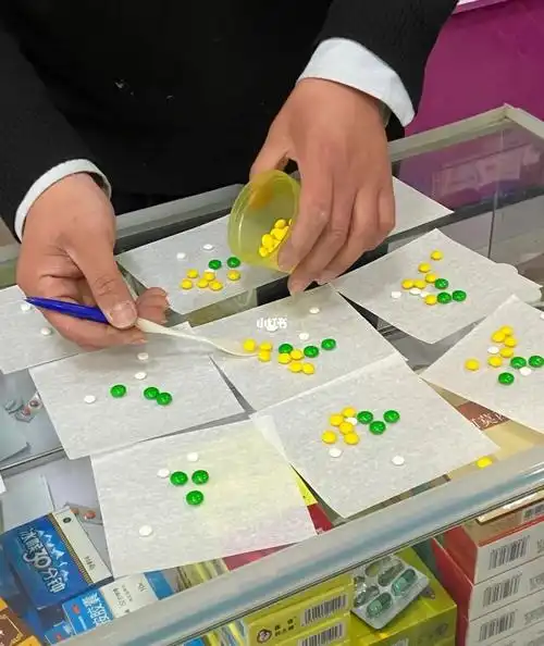 哇我小时候去看病医生就是这样包药的