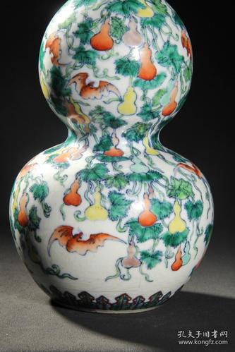 "大清康熙年制"款 斗彩千秋福禄纹葫芦瓶