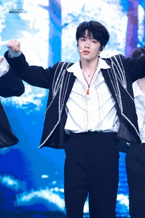 刘耀文 十八迎焰势执梦拥灿阳##刘耀文 唱跳rap全能ace