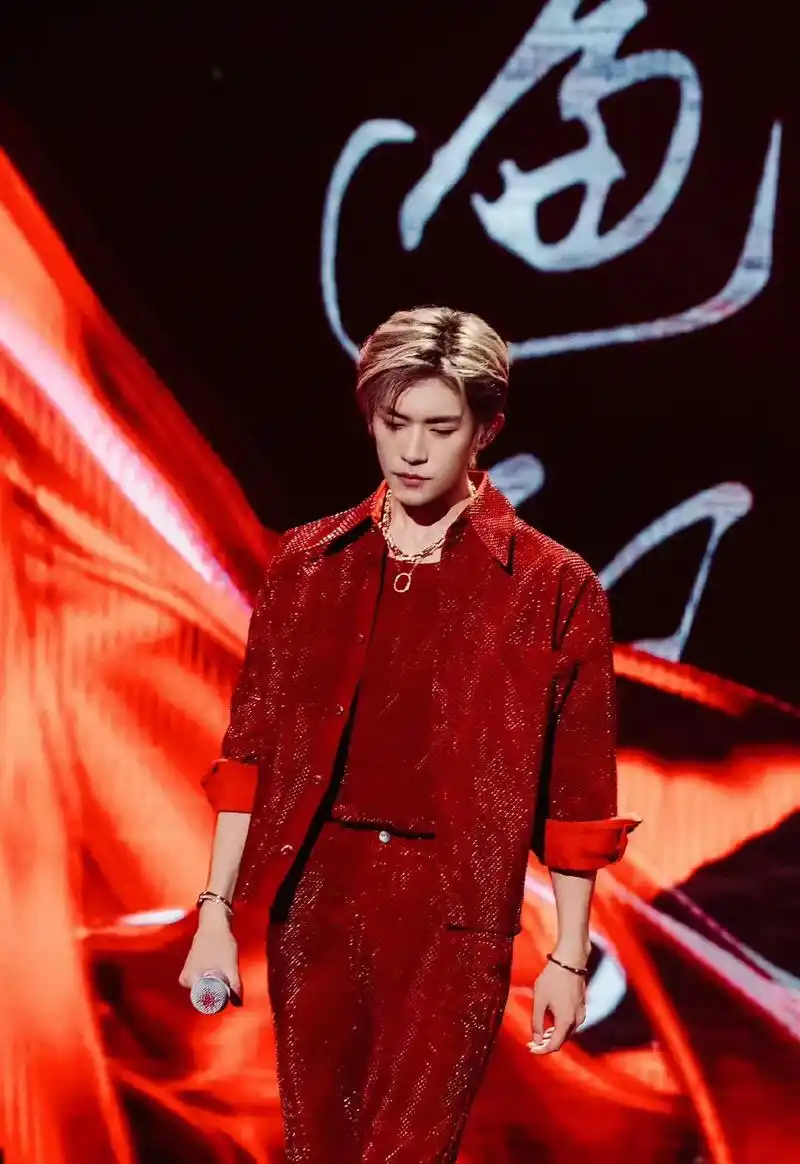 tfboys十年之约.#tfboys演唱会#易烊千玺舞台照  - 抖音