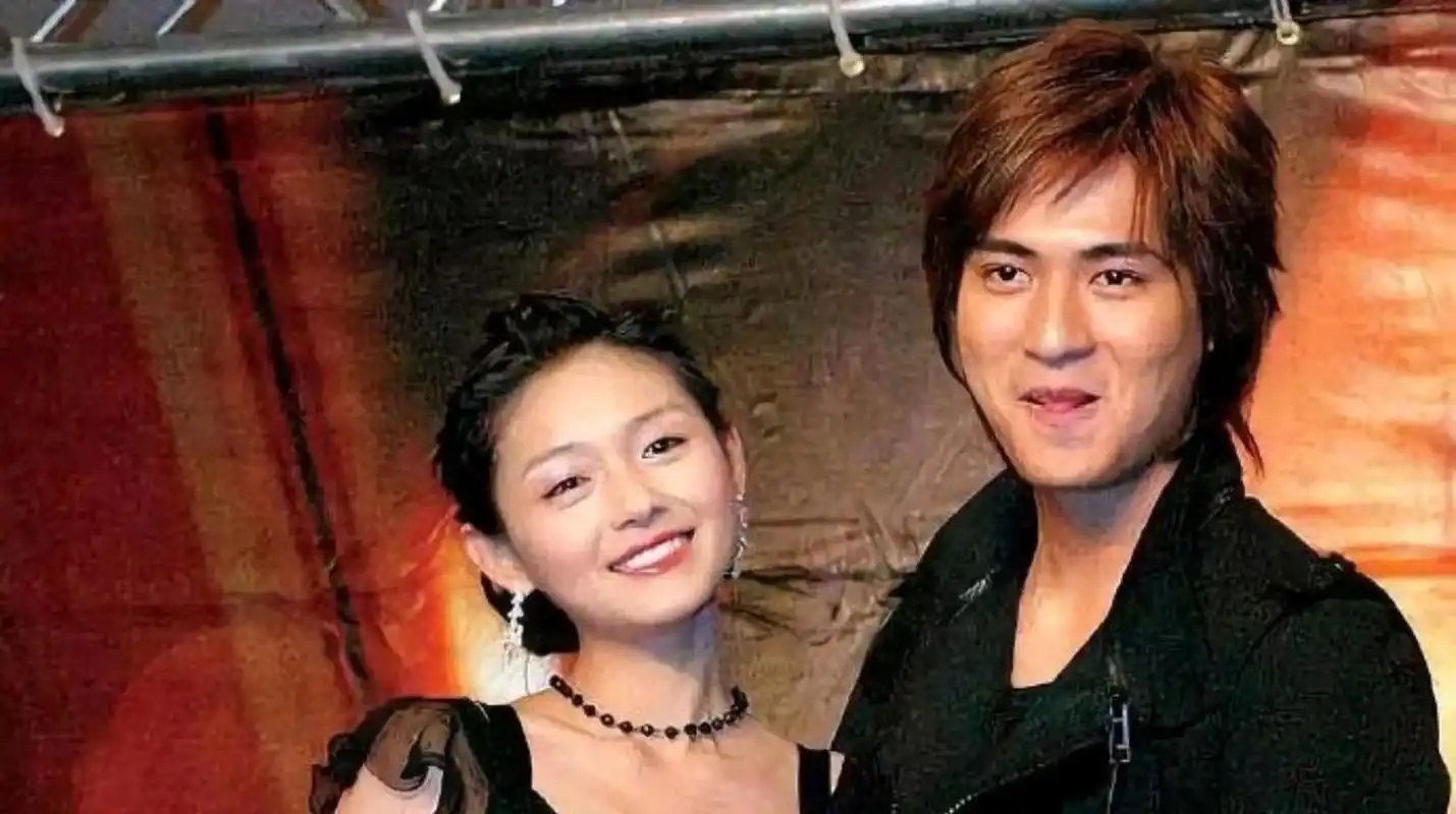 大s和周渝民恋爱时,周渝民住在大s家,跟随大s一起吃素.