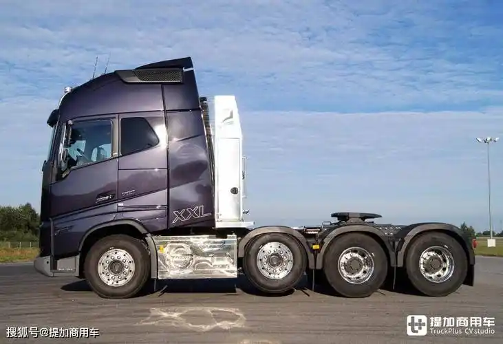 带您看一辆非常特别的750马力沃尔沃fh16牵引车,配了加大驾驶室
