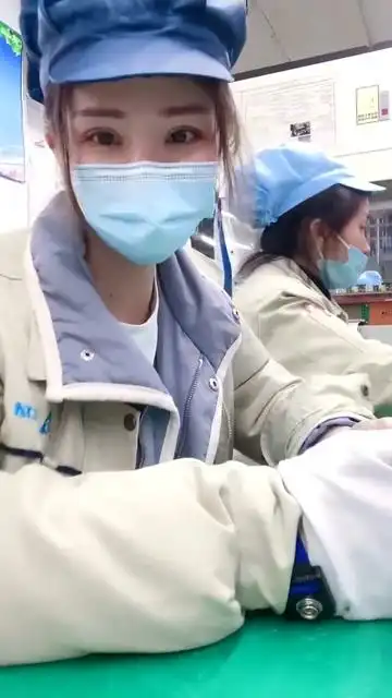 都说电子厂美女多,今天来到一看,第一眼就相中了这个!