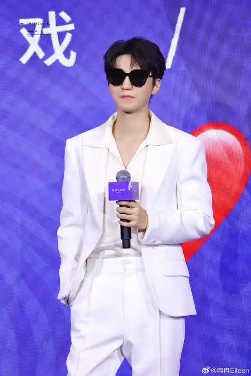 王俊凯##王俊凯透露演唱会会开的#哥哥穿西装巨帅@tfboys-王俊凯