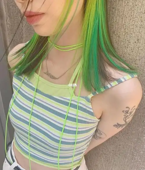 黑绿渐变 y2k拼色染 千禧年染发