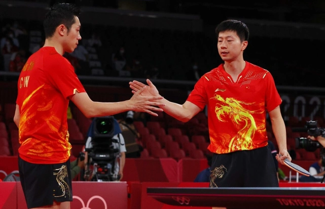 马龙许昕很轻松,樊振东大意了,在中国队手上拿2分,高茨厉害了