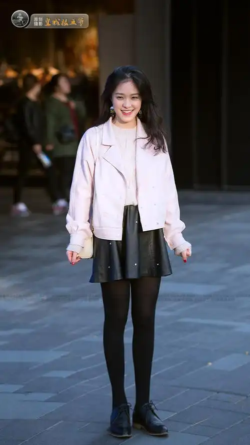 非主流时尚街拍:北京三里屯街头普通人的穿衣搭配