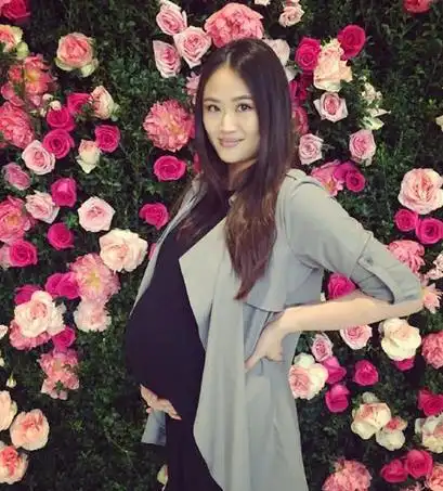 【图】李安琪二胎儿子照曝光 儿女双全一家太幸福