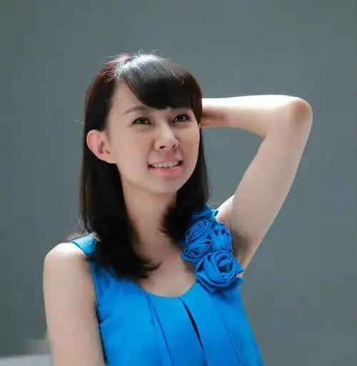 《电话情思》是由卓依婷演唱的一首歌曲,收录在《少女心事(hdcd)》