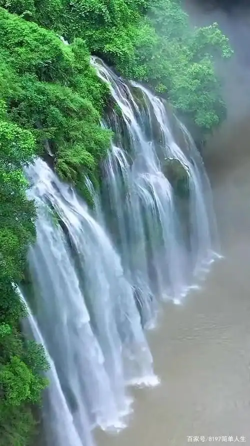 山水相连,朝云暮雨,人间仙境