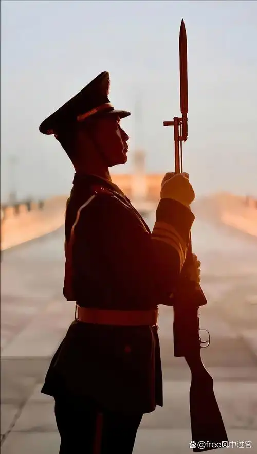 站岗放哨,保家卫国,向军人致敬!