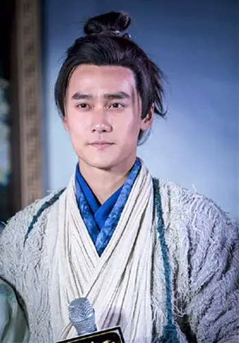 蒋劲夫秦时明月发布会展臂力单手扛人过肩