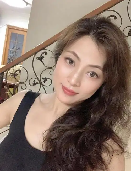 40岁的女人想要不显老日常坚持4个习惯皮肤会水润细腻显年轻