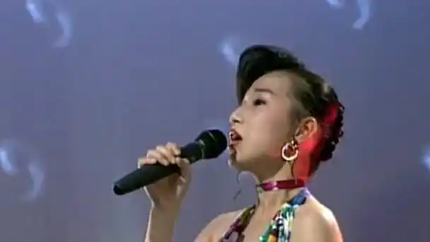 邓琪李金壖在《十二大美女》中演唱了《思慕的形影》,《烧酒话》和