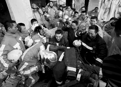 上海两名90后消防员救火时牺牲