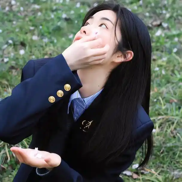 小众氛围感校园风女生头像无水印