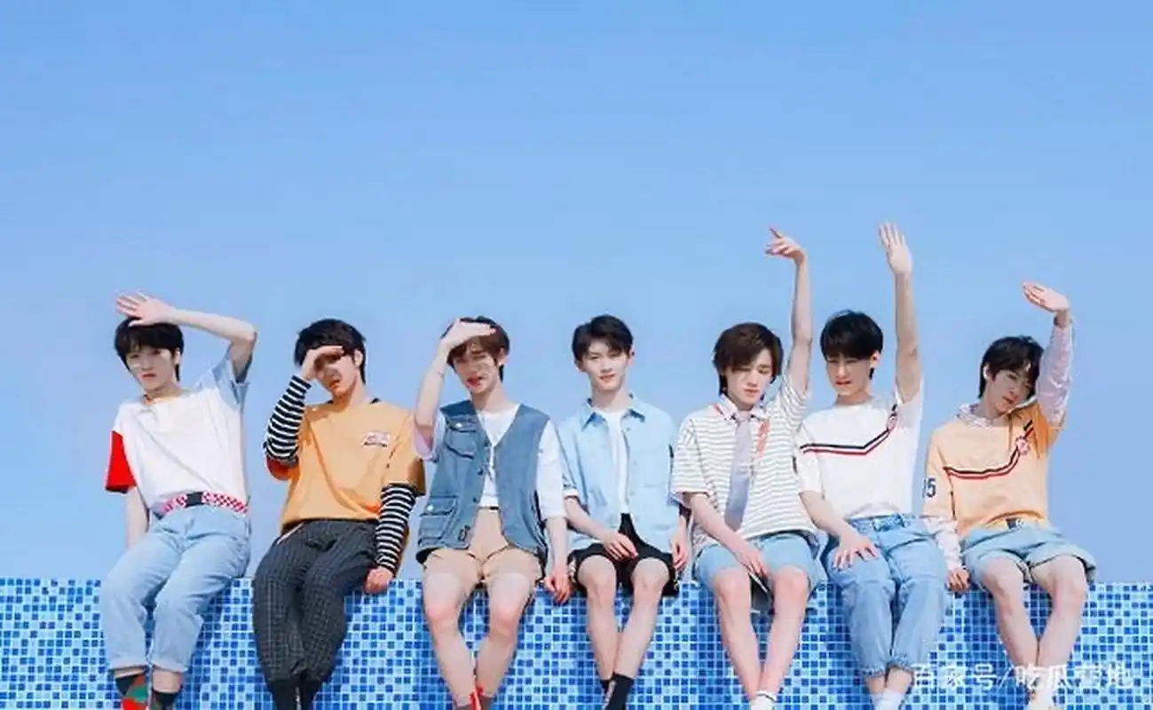 【tnt限定文案 绝美壁纸】  "南滨路的少年们会一直在一起,然后在全