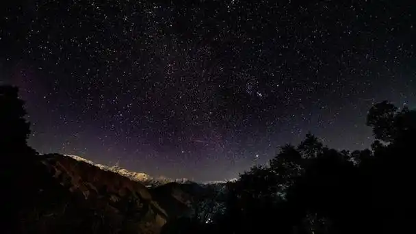 夜晚天空漆黑,其中藏着一个令人绝望的事实:夜空并不完全是黑的