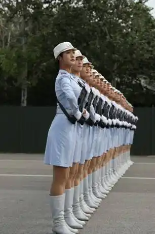 90后大学女教师当阅兵领队:穿坏一双靴子瘦掉5斤|女民兵|张海峰